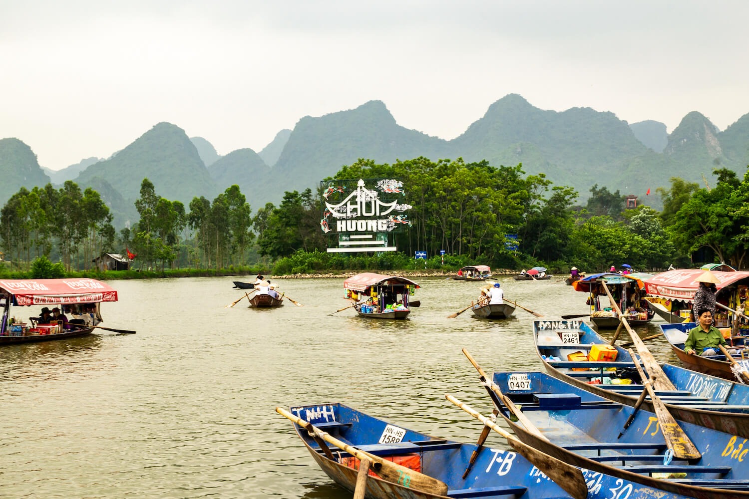 Du xuân đầu năm cầu an tại các ngôi chùa đẹp gần Hà Nội