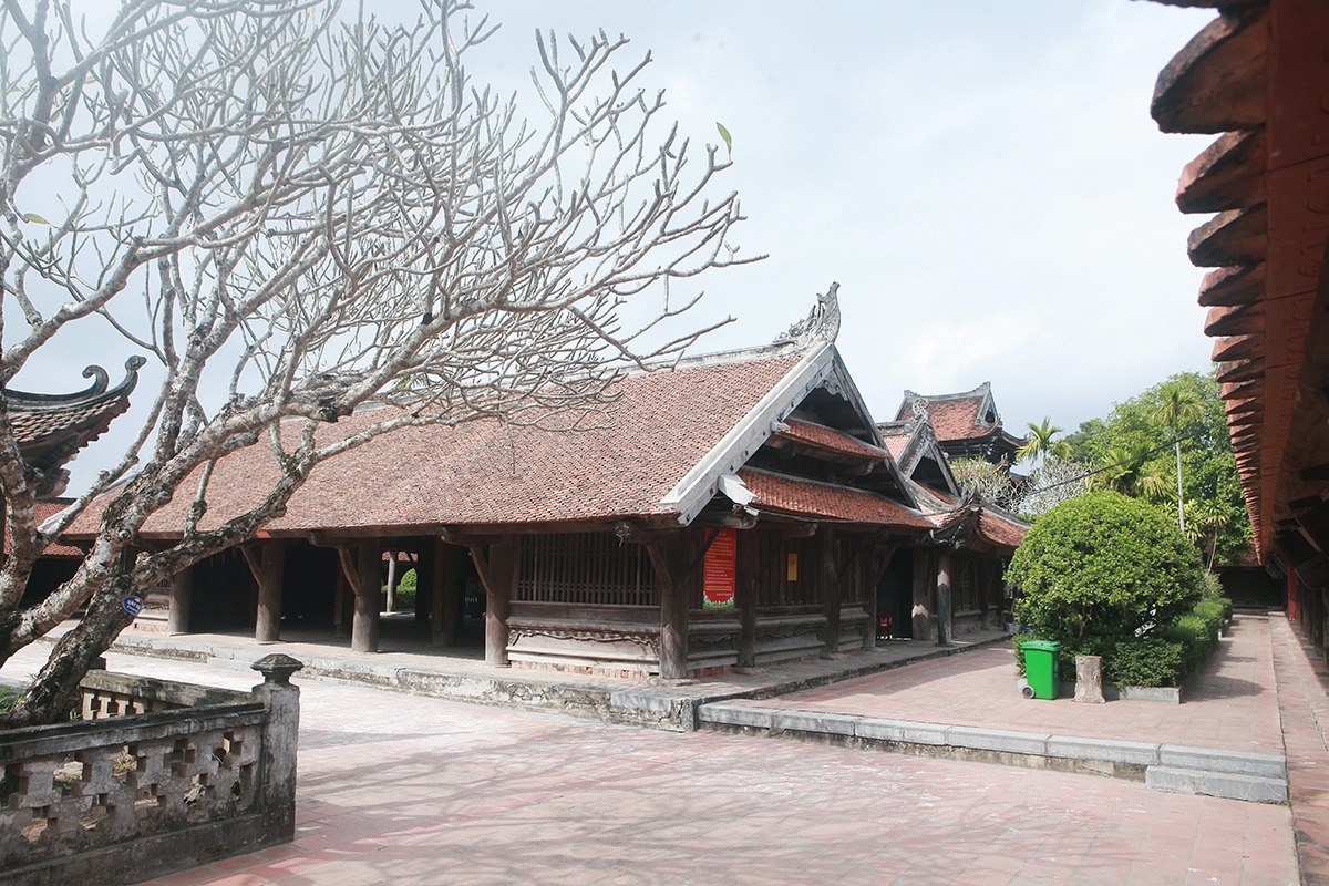 Gác chuông ba tầng mái chùa Keo