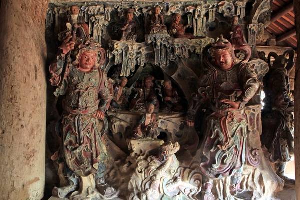 Các động đất đắp chứa tượng tại chùa Mía