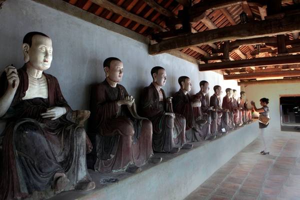 Tượng La Hán sinh động tại chùa Mía