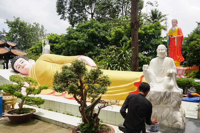 Tượng Phật nằm dài 10 m tại chùa Phước Long
