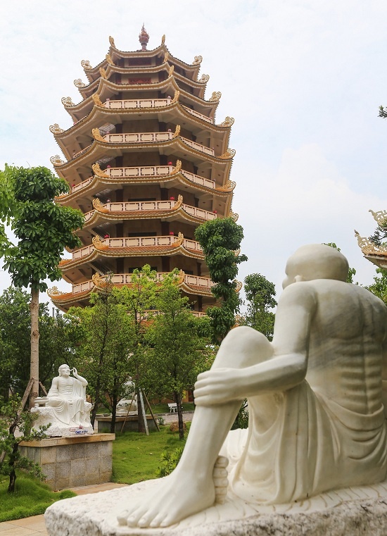 Bảo tháp Ca Diếp và Xá Lợi ở Pháp viện Minh Đăng Quang
