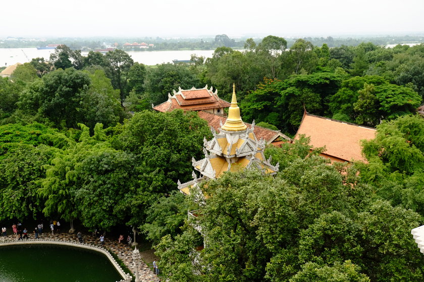 Không gian xanh mát tại chùa Bửu Long