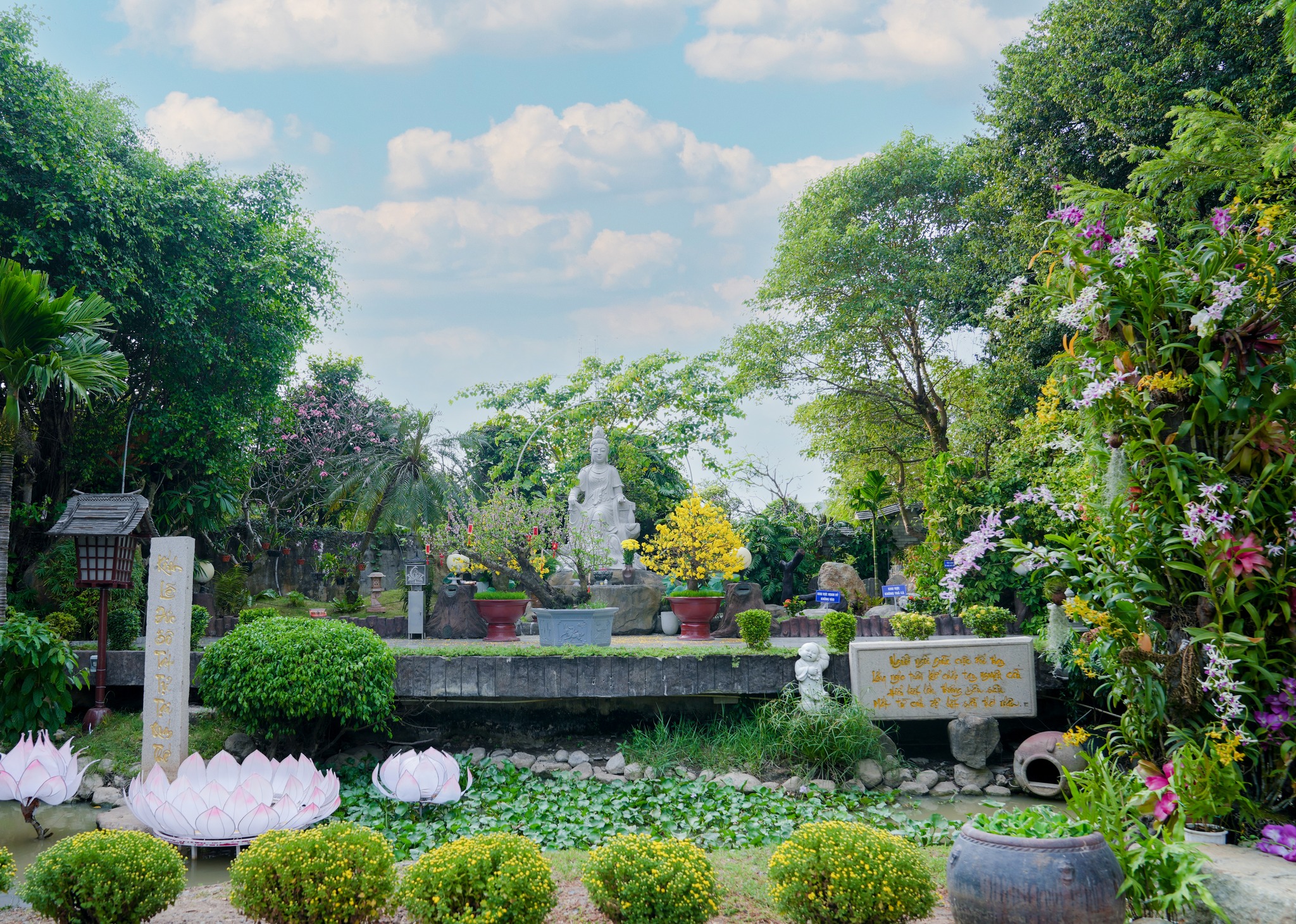 Đầu năm cầu bình an tại 5 ngôi chùa ở TP Hồ Chí Minh