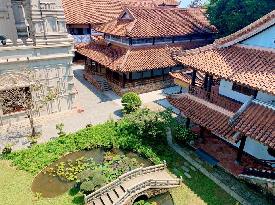 Khung cảnh thanh bình tại chùa Huyền Không Sơn Thượng Huế