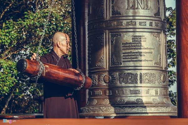 Giống chuông sớm tại chùa Linh Quy Pháp Ấn