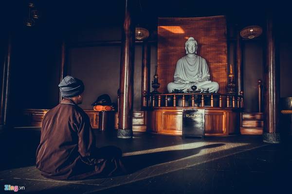 Thiền định tại chùa Linh Quy Pháp Ấn