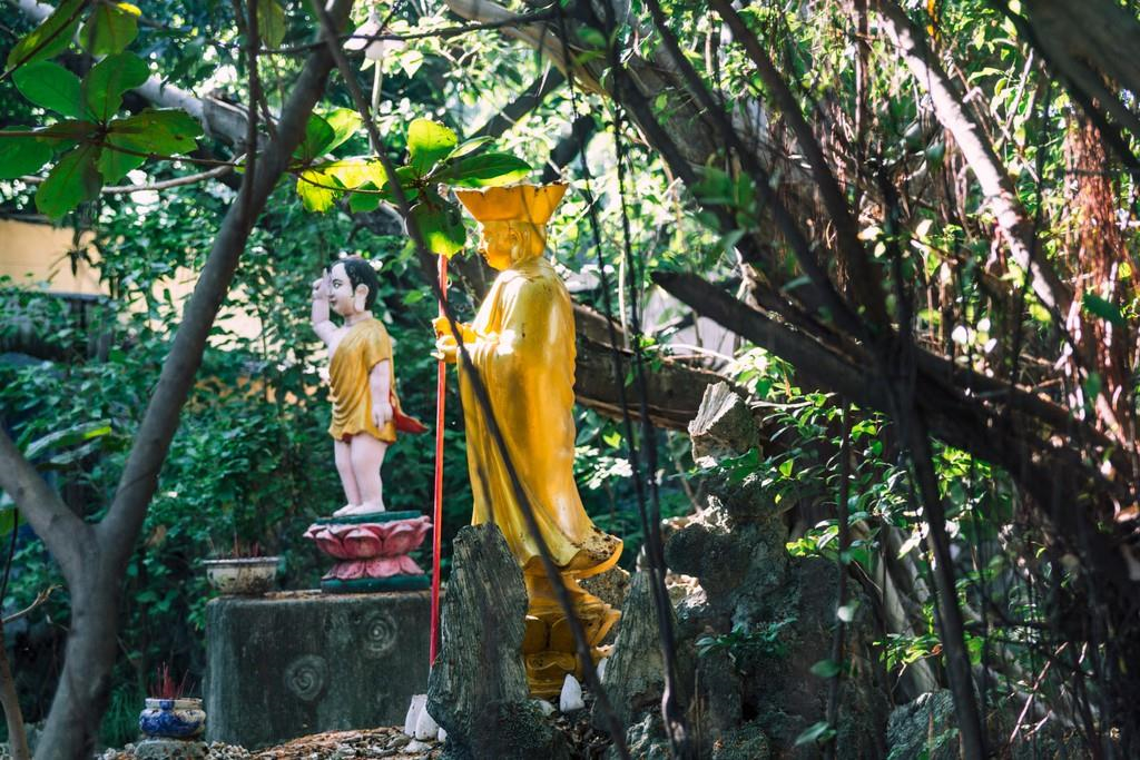 Đường hầm địa ngục chùa Từ Vân Lối vào đường hầm 18 tầng địa ngục tại chùa Từ Vân
