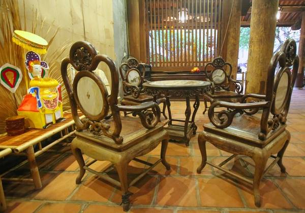 Năm 2009, đình Kim Ngân được trùng tu tôn tạo, và nới rộng mặt bằng với diện tích 575 m2. Hiện trong đình kê bộ bàn ghế và tấm hoành phi câu đối cổ.