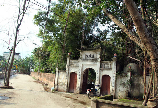 Con đường đi qua chùa làng Tây Mỗ