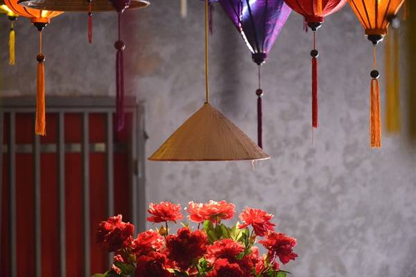 Góc decor tinh tế tại ngôi nhà màu đỏ Hà Nội