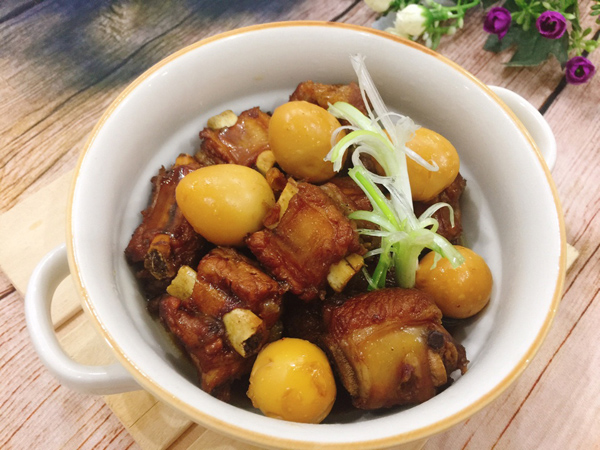 sườn non kho trứng cút đậm đà