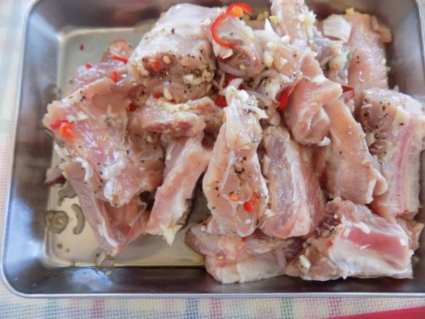 ngon-ngat-ngay-vi-ngot-thanh-cua-mon-suon-non-rim-nuoc-dua-ivivu-1