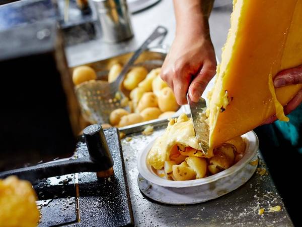 Phô-mát Raclette đặc sản du lịch Pháp Phô-mát Raclette đặc sản du lịch Pháp