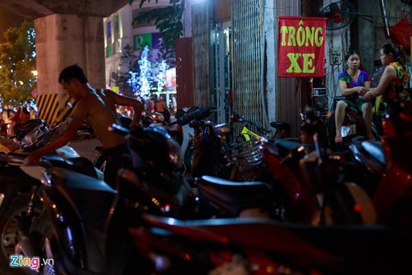 Dịch vụ gửi xe xung quanh khu vực vườn cổ tích đèn lồng