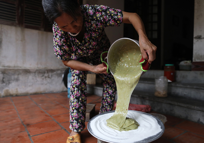 Chè lam Đường Lâm sau khi nấu được rắc vừng