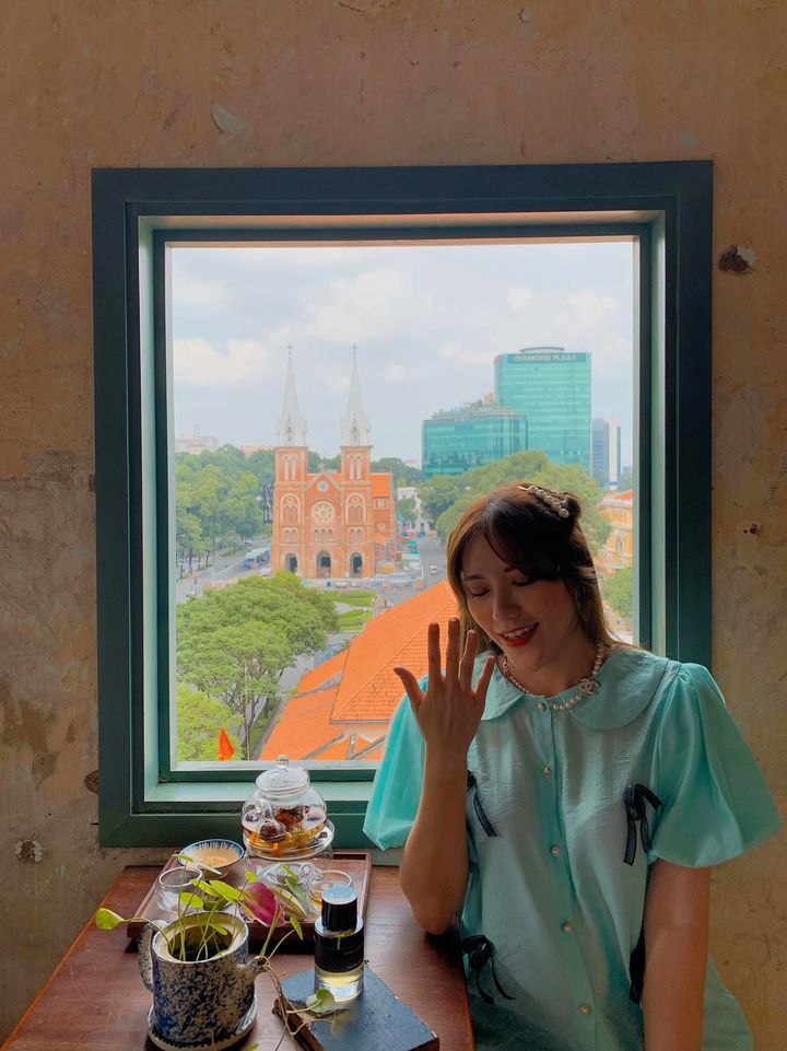 View nhà thờ Đức Bà từ Người Tám Chuyện House