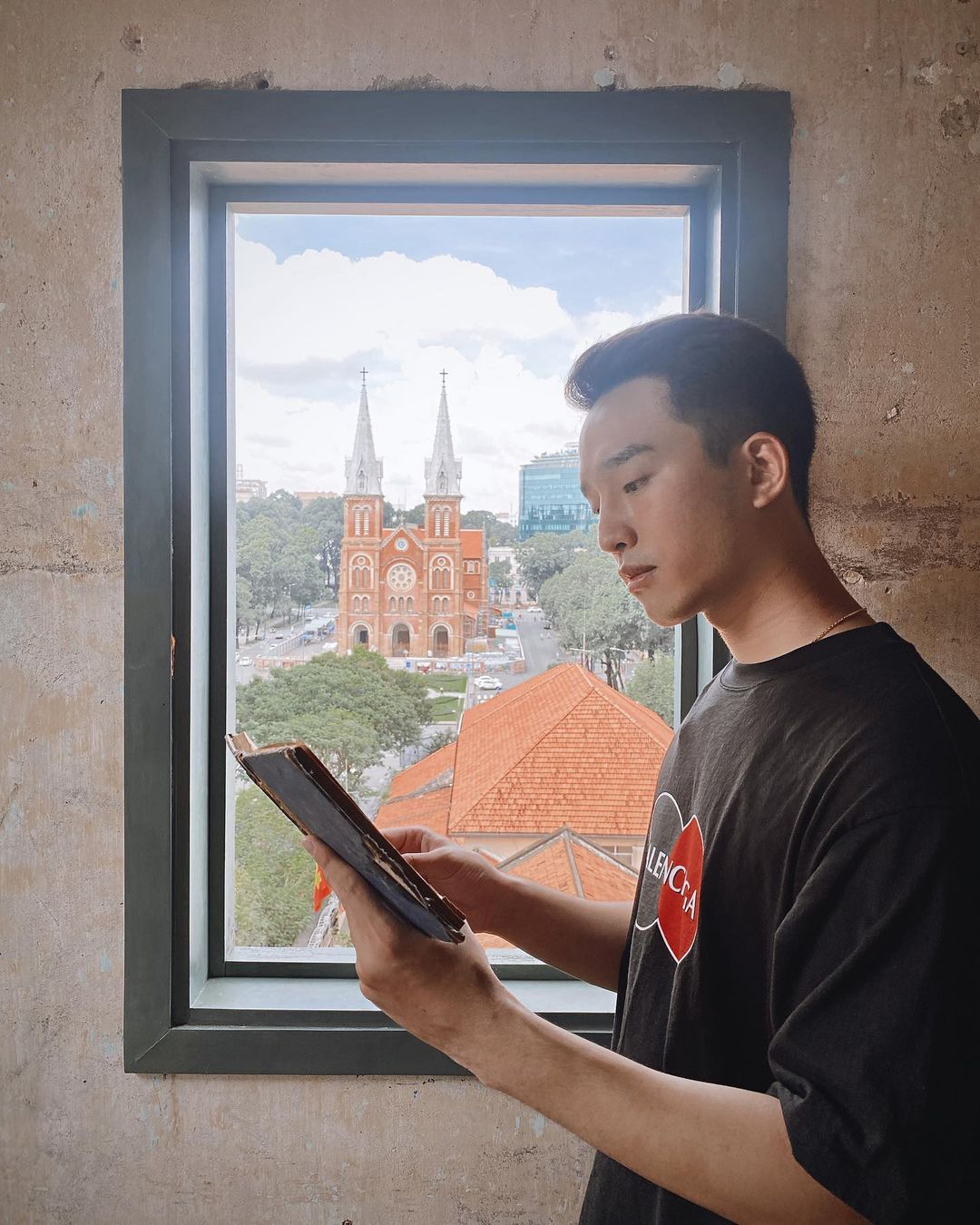 Không gian bên trong Người Tám Chuyện House