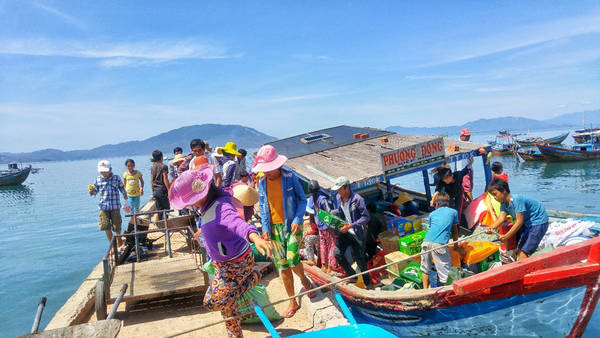 Bến tàu đảo Điệp Sơn hoang sơ