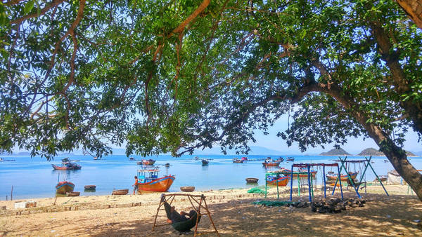 Khung cảnh yên bình trên đảo Điệp Sơn Khánh Hòa