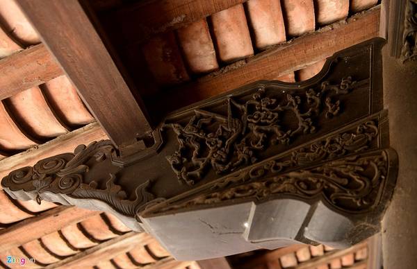 Kèo gỗ chạm khắc tại nhà cổ Vân Đường phủ