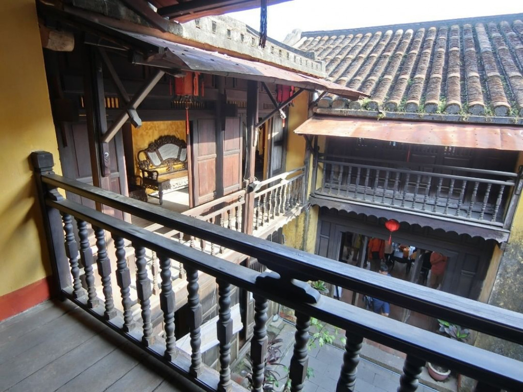 Gỗ lim bền vững trong nhà cổ Tấn Ký