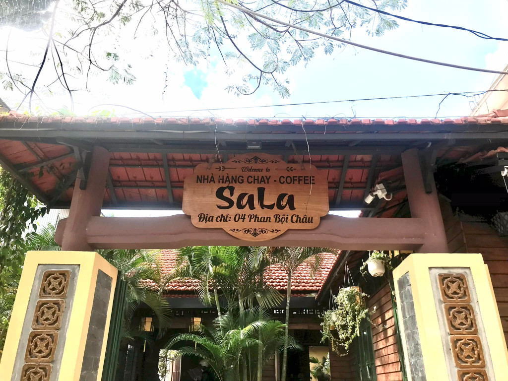 Nhà hàng chay Huế Sala không gian ấm cúng