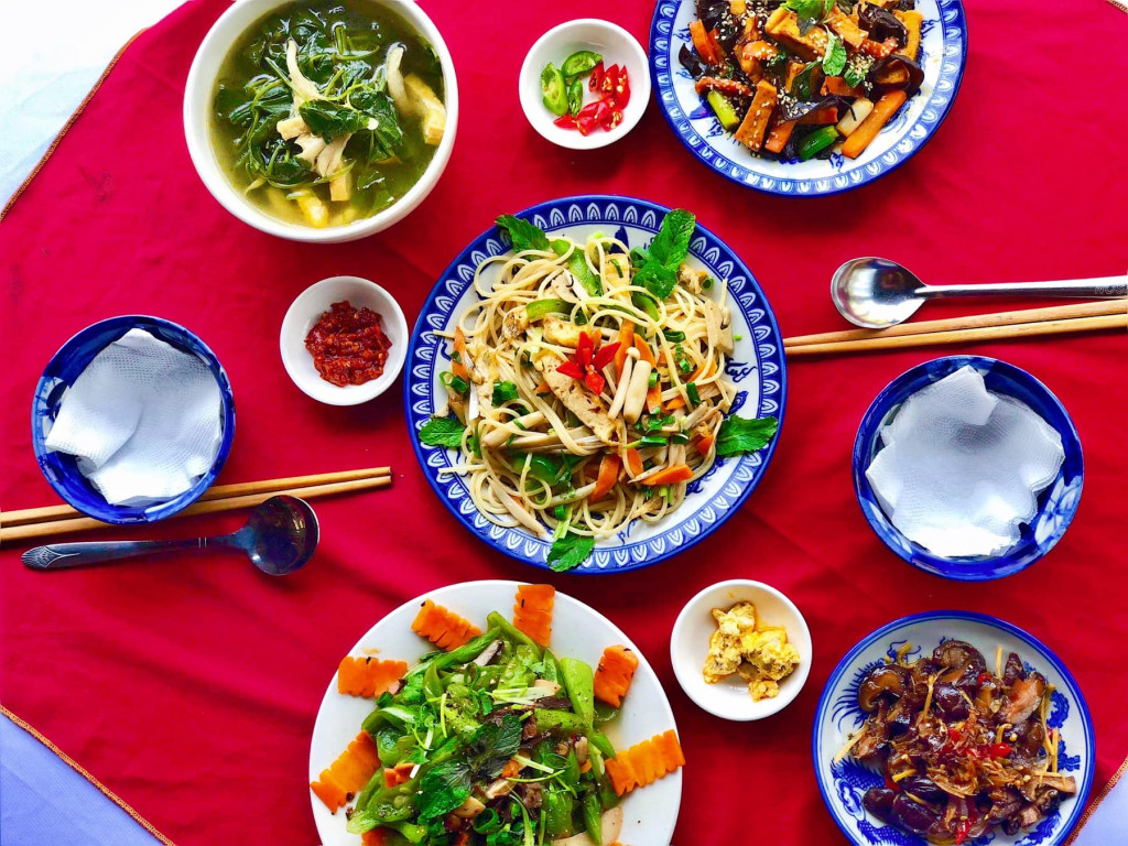 Kiến trúc gỗ độc đáo của nhà hàng chay Huế