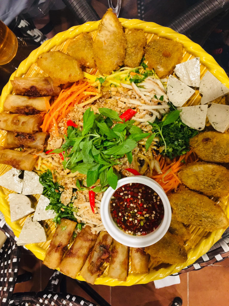 Không gian nhà hàng chay Huế Tịnh Tâm Đinh Vũ