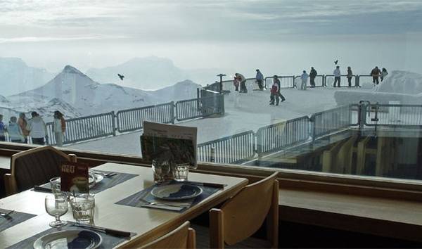 Piz Gloria tại Murren, Thụy Sỹ - nhà hàng cheo leo trên đỉnh núi tuyết.