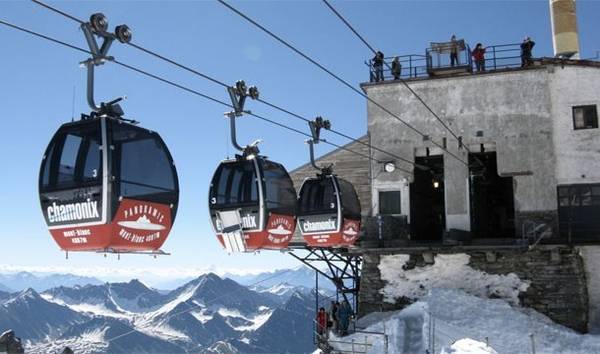 Le Panoramic tại Chamonix, Pháp - nhà hàng cheo leo bao quát cảnh núi non.