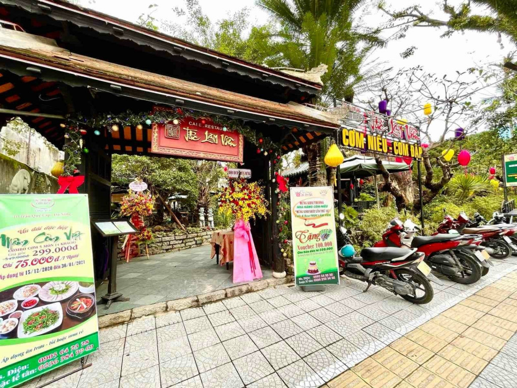 Không gian nhà hàng cơm niêu Trúc Lâm Viên Đà Nẵng