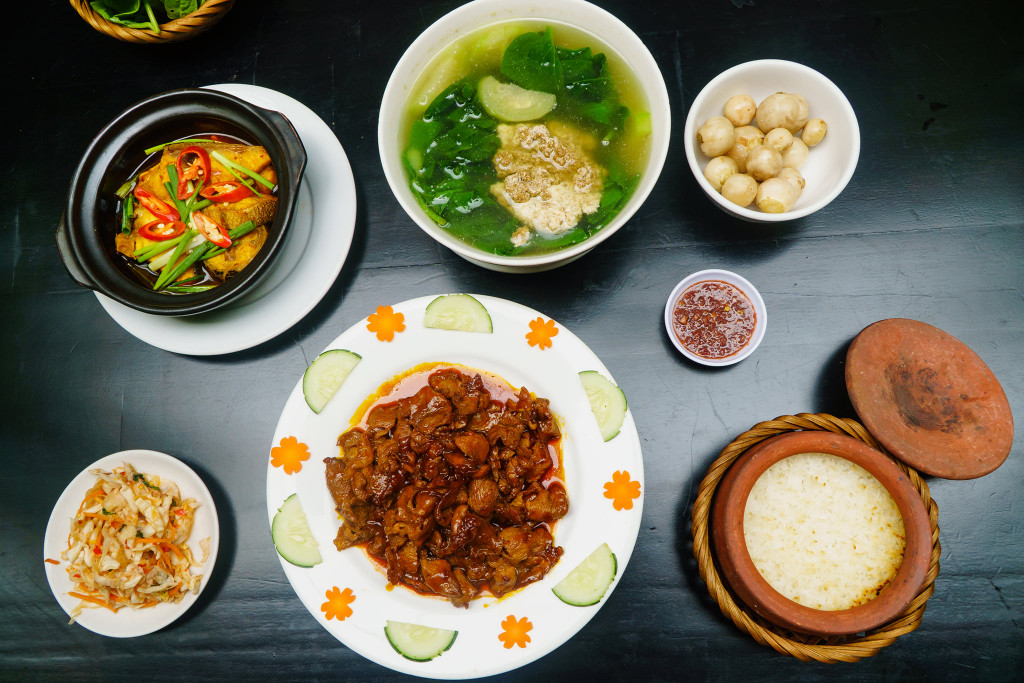 Cơm niêu và món ăn bản địa tại nhà hàng Đà Nẵng