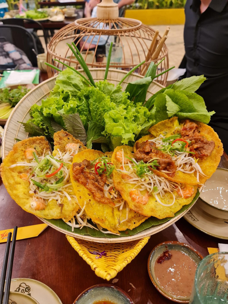 Bánh xèo nhiều loại nhân tại nhà hàng Đà Nẵng
