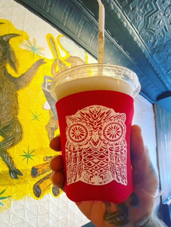 Claro là một nhà hàng Michelin, nơi mà mọi khách hàng đều được phục vụ mezcal (một loại đồ uống có cồn của người Mexico) thoải mái khi dùng bữa tại đây. Vì thế, ngoài thức ăn, khi giao hàng họ phải gởi thêm khoai tây chiên, salsa và súp, kèm ly mezcal ướp lạnh cho khách.