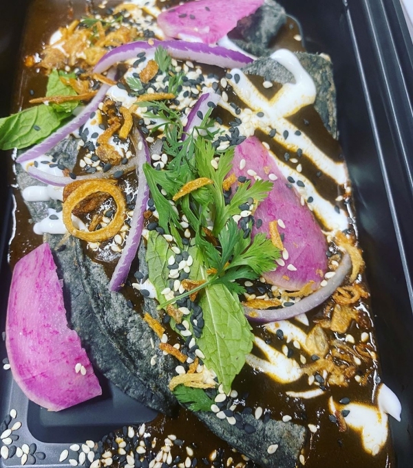 Nhiều người nhận xét, chất lượng món ăn không thay đổi, nhưng cách trình bày không bắt mắt như khi thưởng thức tại nhà hàng do hạn chế của dịch vụ giao. Tuy nhiên điều đó không làm khách hàng phiền lòng, mọi người đều thông cảm. Đại diện Claro chia sẻ, họ chưa bao giờ nghĩ có một ngày như thế này xảy ra. Tình trạng kéo dài, họ sẽ thêm vài dịch vụ bổ sung nếu cần thiết, đồng thời hy vọng sẽ sớm được mở cửa chào đón khách hàng trở lại.