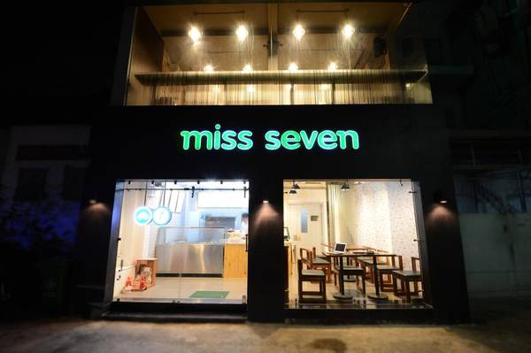 Nhà hàng Miss Seven nhìn từ phía bên ngoài