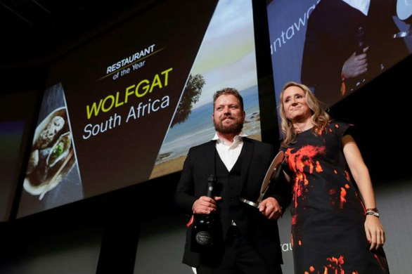 Đầu bếp Kobus van de Merwe nhận giải Nhà hàng Wolfgat ngon nhất thế giới 2019