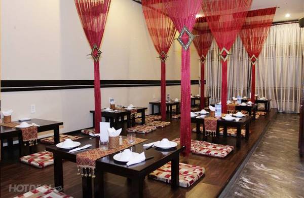 Không gian mang đậm phong cách Thái Lan tại nhà hàng Siam Thái.