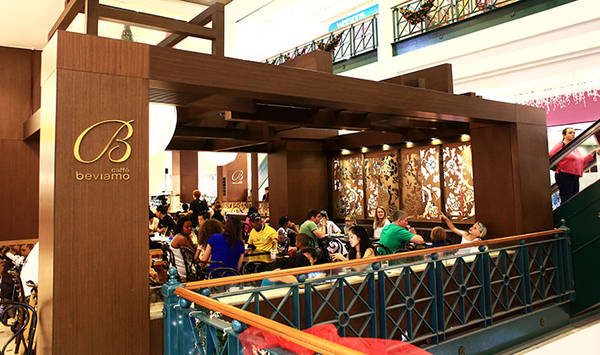 Không gian của Caffe Beviamo.