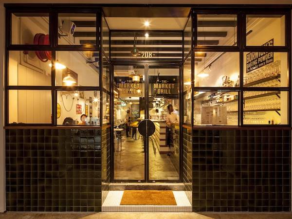 Phía bên ngoài của Charlie & Co.