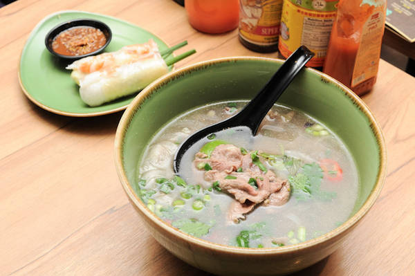 Món phở Việt Nam tại NamNam Noodle Bar.