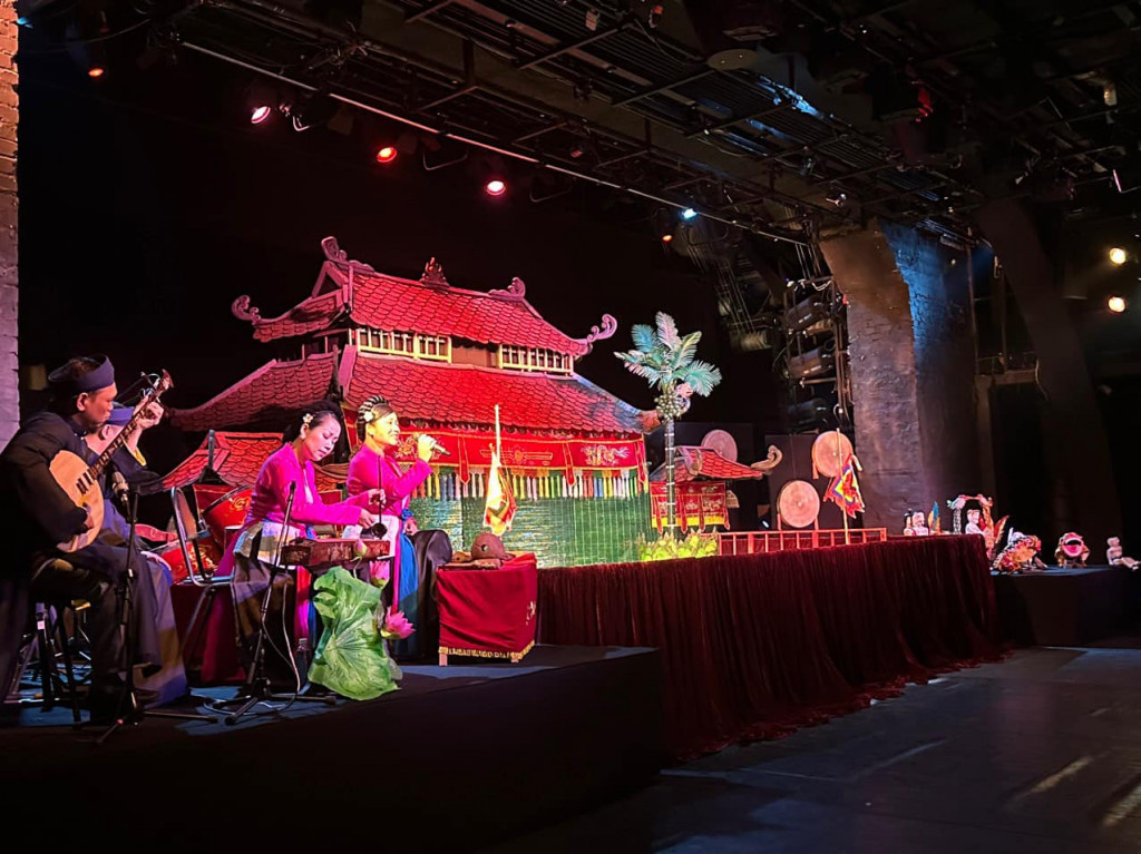nha-hat-mua-roi-thang-long-ivivu-16