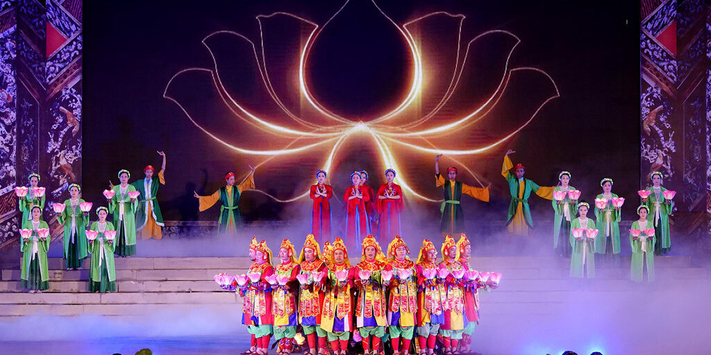 Biểu diễn nhã nhạc Cung đình Huế tại Festival Huế