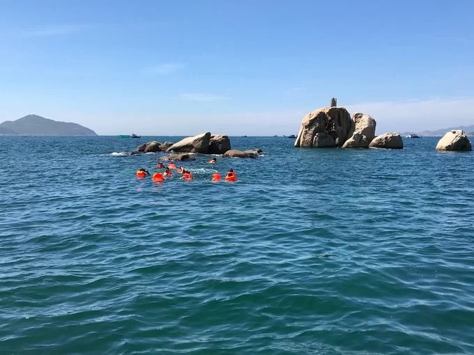 Trải nghiệm lặn biển ngắm san hô cực kỳ thú vị tại Floating Lounge Cam Ranh
