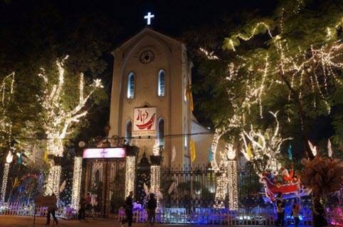 Nhà thờ Hàm Long lộng lẫy đón Noel