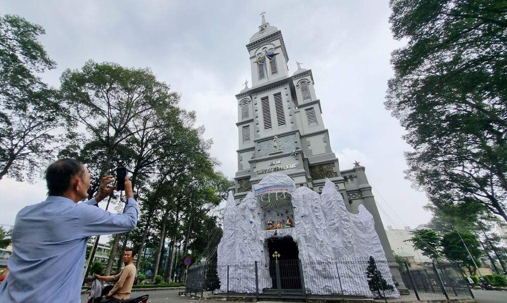 Nhà thờ Thánh Jeanne d’Arc tại Ngã Sáu