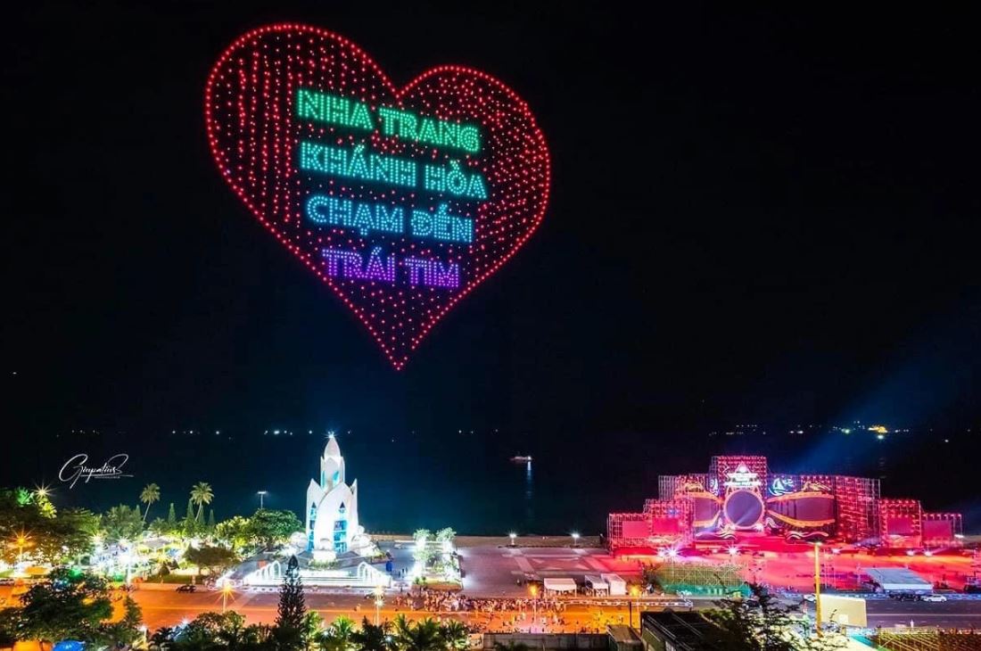 Lễ hội vịnh ánh sáng Nha Trang 2024 rực rỡ sắc màu