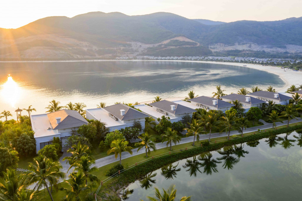 Không gian nhà hàng sang trọng tại Nha Trang Marriott Resort & Spa