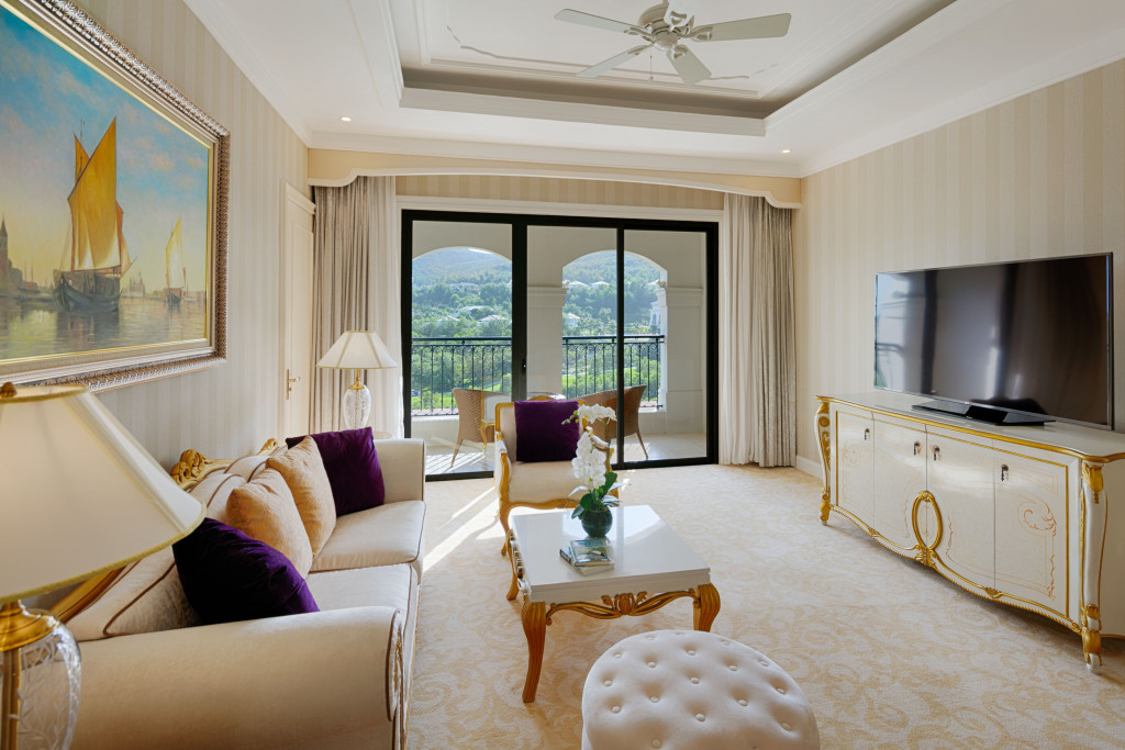Quầy bar ấm cúng tại Nha Trang Marriott Resort & Spa